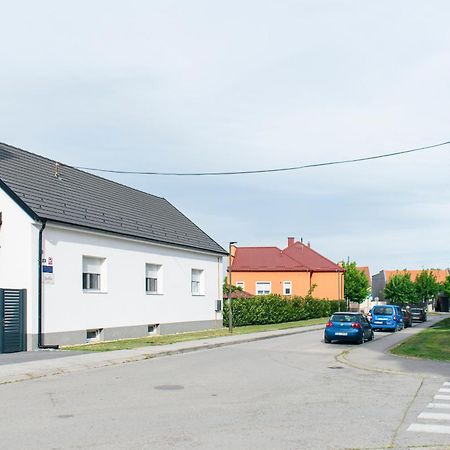 Goodlife Studio Apartment Pozega Exteriör bild