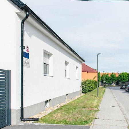 Goodlife Studio Apartment Pozega Exteriör bild